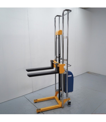 Apilador eléctrico elevación hasta 2.000 mm