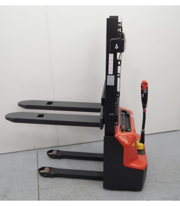 Apilador eléctrico 1.200 kg y elevación a 1.600 mm