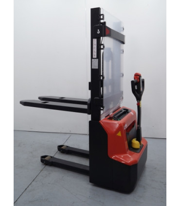 Apilador eléctrico 1.200 kg y elevación a 1.600 mm