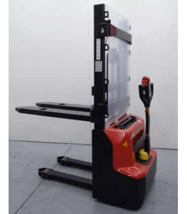 Apilador electrónico 1.200 kg y elevación a 2.900 mm